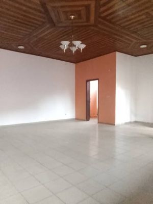 Villa à louer au lieu dit Neptune happy :03 chambres, 02 douches avec un parking de deux véhicules; - Image 1