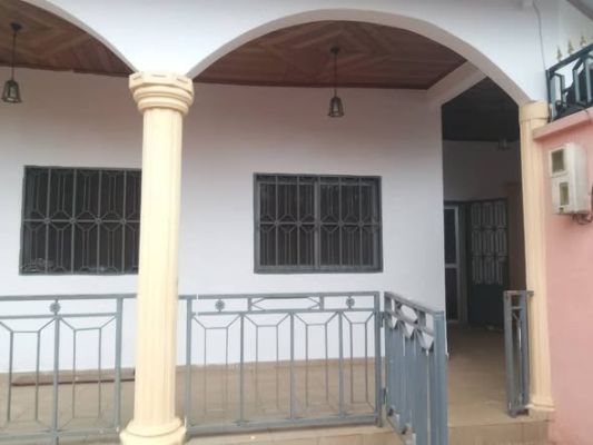 Villa à louer au lieu dit Neptune happy :03 chambres, 02 douches avec un parking de deux véhicules; - Image 5