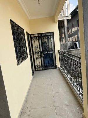 Grand joli appartement haut standing nouvellement construit à Louer Dans un immeuble a japoma sur la route de ... - Image 1