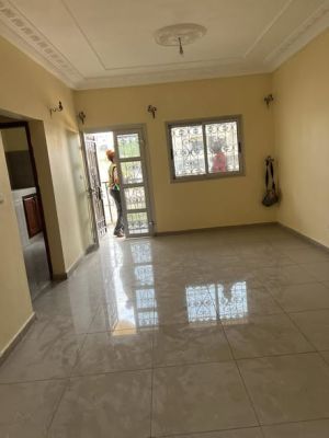 Grand joli appartement haut standing nouvellement construit à Louer Dans un immeuble a japoma sur la route de ... - Image 2