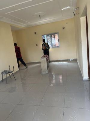 Grand joli appartement haut standing nouvellement construit à Louer Dans un immeuble a japoma sur la route de ... - Image 3