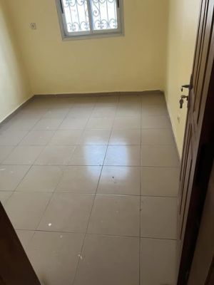 Grand joli appartement haut standing nouvellement construit à Louer Dans un immeuble a japoma sur la route de ... - Image 4