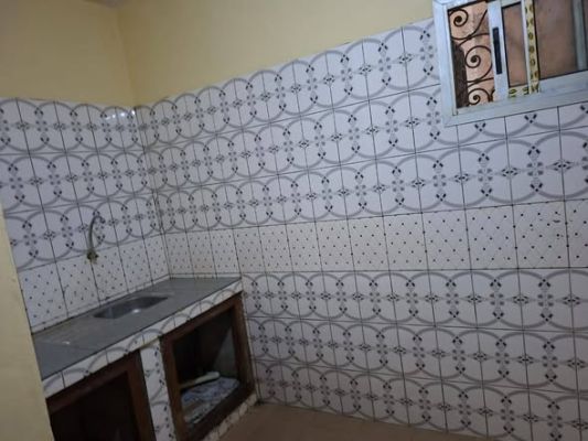 Appartement 2 chambres 1 douche salon cuisine situé à simbock bibombido... - Image 3