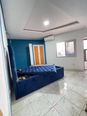 Chambre moderne nouvellement construite *climatisé* a kotto Banguè sur le goudron - Image 2