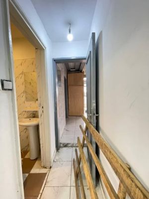 Chambre moderne nouvellement construite *climatisé* a kotto Banguè sur le goudron - Image 4