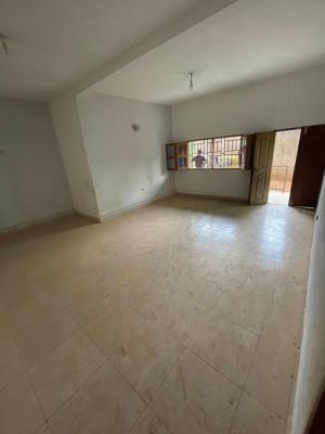 Appartement avec 3 chambres a louer avec placards - Image 1