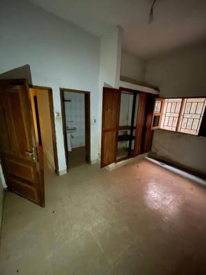 Appartement avec 3 chambres a louer avec placards - Image 3