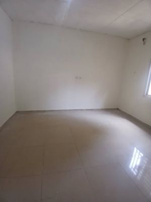 Appartement en location  au-rez-de-chaussée dans une cour fermée très  accessible - Image 1