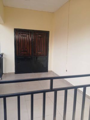 Appartement en location  au-rez-de-chaussée dans une cour fermée très  accessible - Image 3