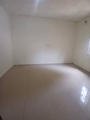 Appartement en location  au-rez-de-chaussée dans une cour fermée très  accessible - Image 5