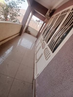 Appartement à louer au 1er étage à anbanji  dans une cour fermée très accessible - Image 3