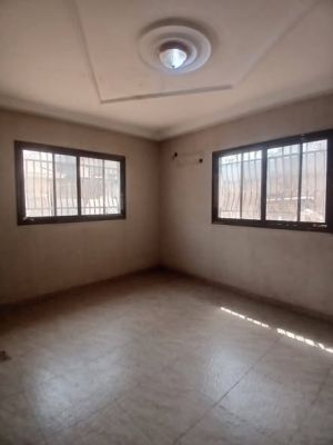 Appartement à louer au 1er étage à anbanji  dans une cour fermée très accessible - Image 4