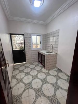 Magnifique Appartement Tout neuf nouvellement construit à Louer Y'dé Biyem Assi Jouvence - Image 4