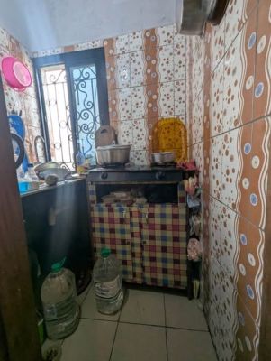 Chambre moderne 3 pièces à louer à Obobogo dans la barrière avec eau courant - Image 4