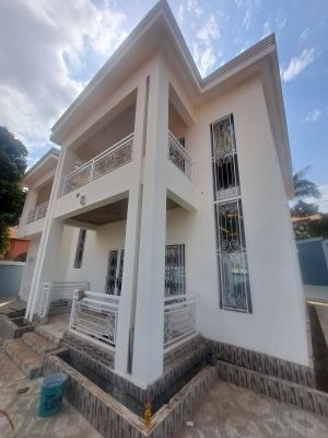 𝑫𝒖𝒑𝒍𝒆𝒙_𝑼𝒍𝒕𝒓𝒂𝒎𝒐𝒅𝒆𝒓𝒏𝒆  𝒅𝒆 400 𝒎² à 𝒗𝒆𝒏𝒅𝒓𝒆 sur #fossidet 𝐸𝑚𝑝𝑙𝑎𝑐𝑒𝑚𝑒𝑛𝑡 𝑠𝑡𝑟𝑎𝑡é𝑔𝑖𝑞𝑢𝑒 à 100m du goudron.