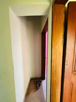 Appartement moderne à louer à New Bell situé en bordure de route - Image 2