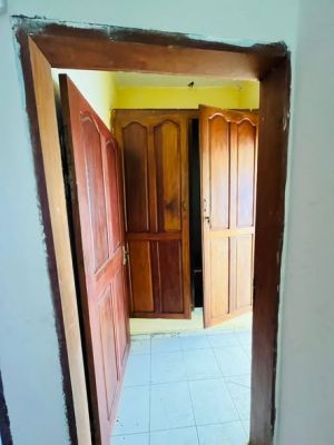 Appartement moderne à louer à New Bell situé en bordure de route - Image 3