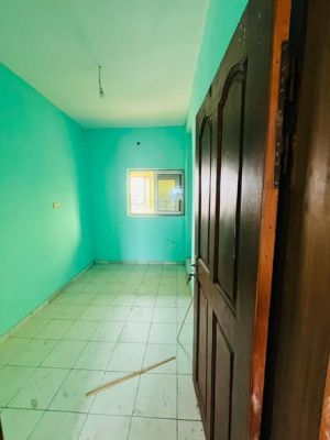 Appartement moderne à louer à New Bell situé en bordure de route - Image 4