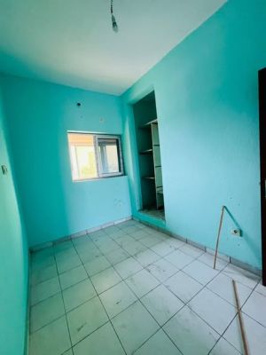 Appartement moderne à louer à New Bell situé en bordure de route - Image 5