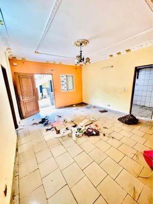 APPARTEMENT MODERNE À BIYEM ASSI NON LOIN DE ROUTE - Image 1