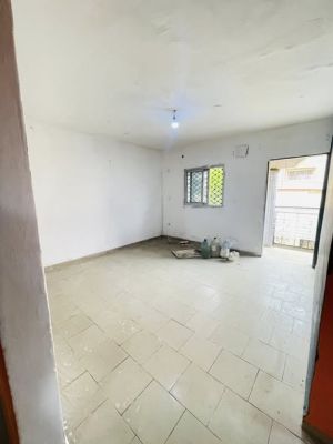 Appartement modernes premier niveau logpom bassong 100f moto - Image 1