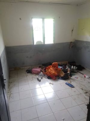 Studio à louer louer akwa nord non loin de santa lucia chambre salon cuisine douche barrière parking - Image 4