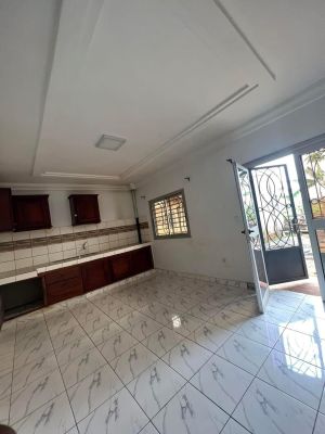 Studio moderne derrière la station BOCOM Nkoabang - Image 4