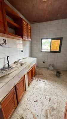 Magnifique et grand appartement haut standing en finition situé à Kotto Banguè - Image 4