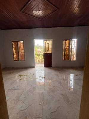 Séries de 4 studio moderne nouvellement construit à Mendong non loin de la gendarmerie avec parking forage et prépayé - Image 3