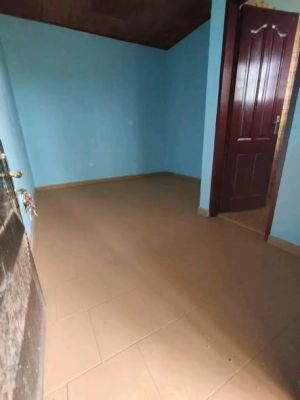 Lots de chambres modernes nouvellement construit 30000 avance 6 mois Nkoabang derrière Santa Lucia - Image 4