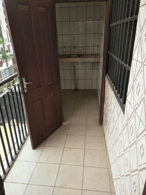 Studio moderne avec balcon et parking à Logbesou - Image 2