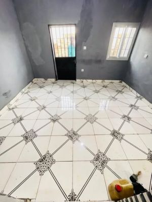 Jolie chambre moderne Émana Tradex moto 150 entrée 100 sortie - Image 1