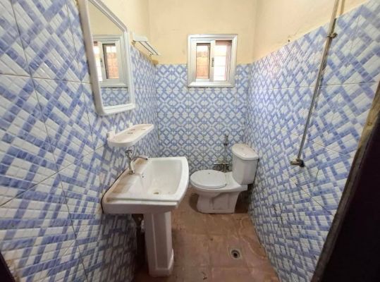 02 Appartement a Louer a  #T6 dans une cours tres accessibre en bordure dune route secondaire - Image 4