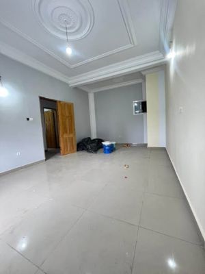 Studio meublé a louer a PK12 - Image 2