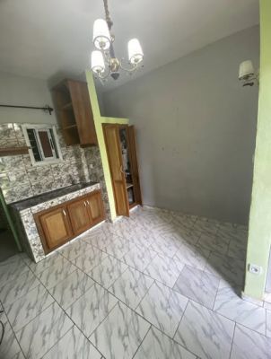 Chambre propre a louer a Yassa - Image 2