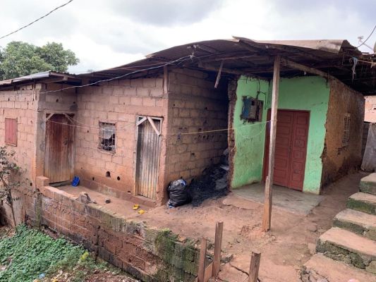 Maison plus terrain 200 m2 à vendre à nkomkana à 150 mètres de la route principale