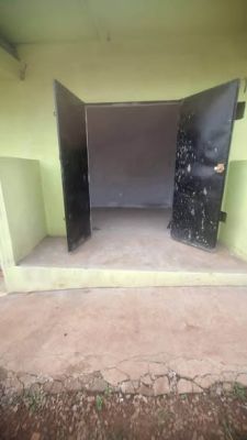 Boutique à louer a odza auberge bleue a Odza - Image 1