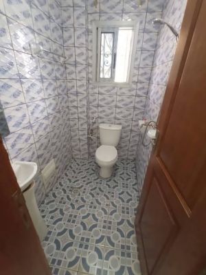 Chambre moderne a louer a Bastos - Image 4