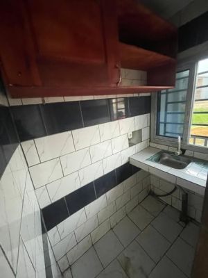 Studio moderne rail sur pavees à 100f de la route - Image 1