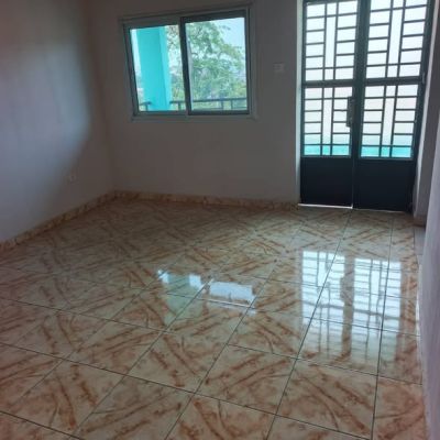 Studio libre à Odza (borne 12) immeuble nouvellement construit avec gardien - Image 2