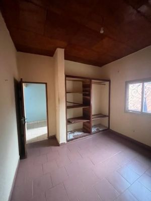 STUDIO À LOUER 55000f a BORNE12 ODZA - Image 3