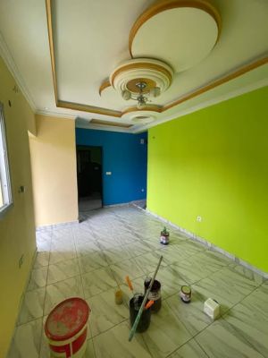 Magnifique studio staffé à louer à Ndogbong 50 mettres de la route - Image 2