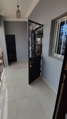 JOLI ET VASTE APPARTEMENT  MODERNE, PROPRE ET ENTIÈREMENT STAFFÉ - Image 1