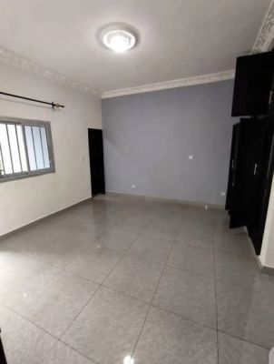 JOLI ET VASTE APPARTEMENT  MODERNE, PROPRE ET ENTIÈREMENT STAFFÉ - Image 5